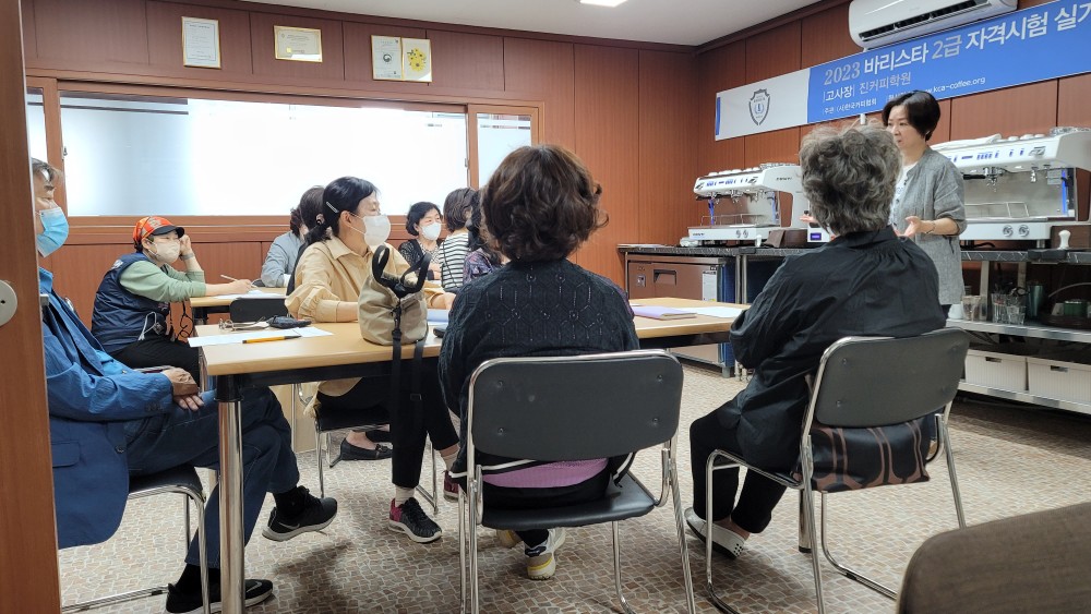 [평생교육] 경기복지재단과 함께하는 어르신 즐김터 '새신발 신고'