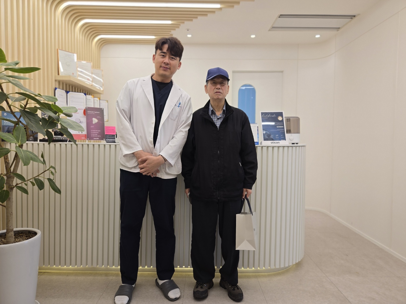 [노인맞춤돌봄]  “난청 어르신을 위한 보청기 지원사업 실시”