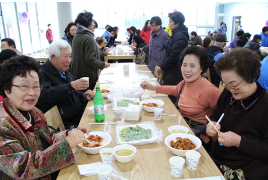 (고양신문) 대화노인종합복지관의 따뜻한 겨울나기