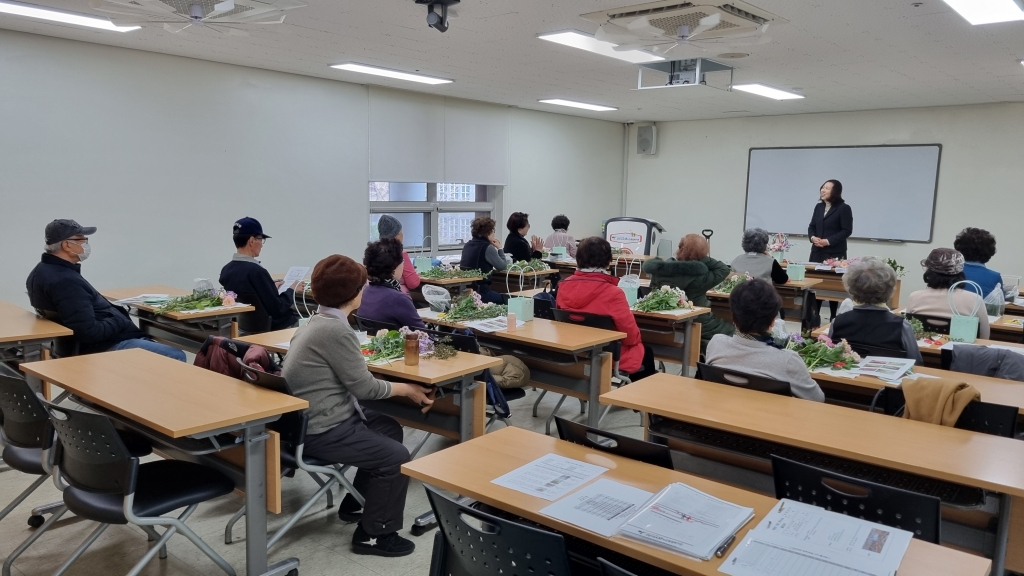 [고양신문 외 1곳]  치매예방 집단 프로그램 '호두교실' 운영