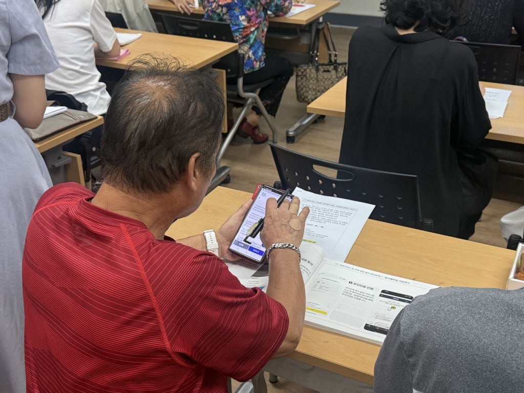 [고양신문 외 1곳] 카카오임팩트, 한국노인종합복지관협회와 함께하는 ‘찾아가는 시니어 ...